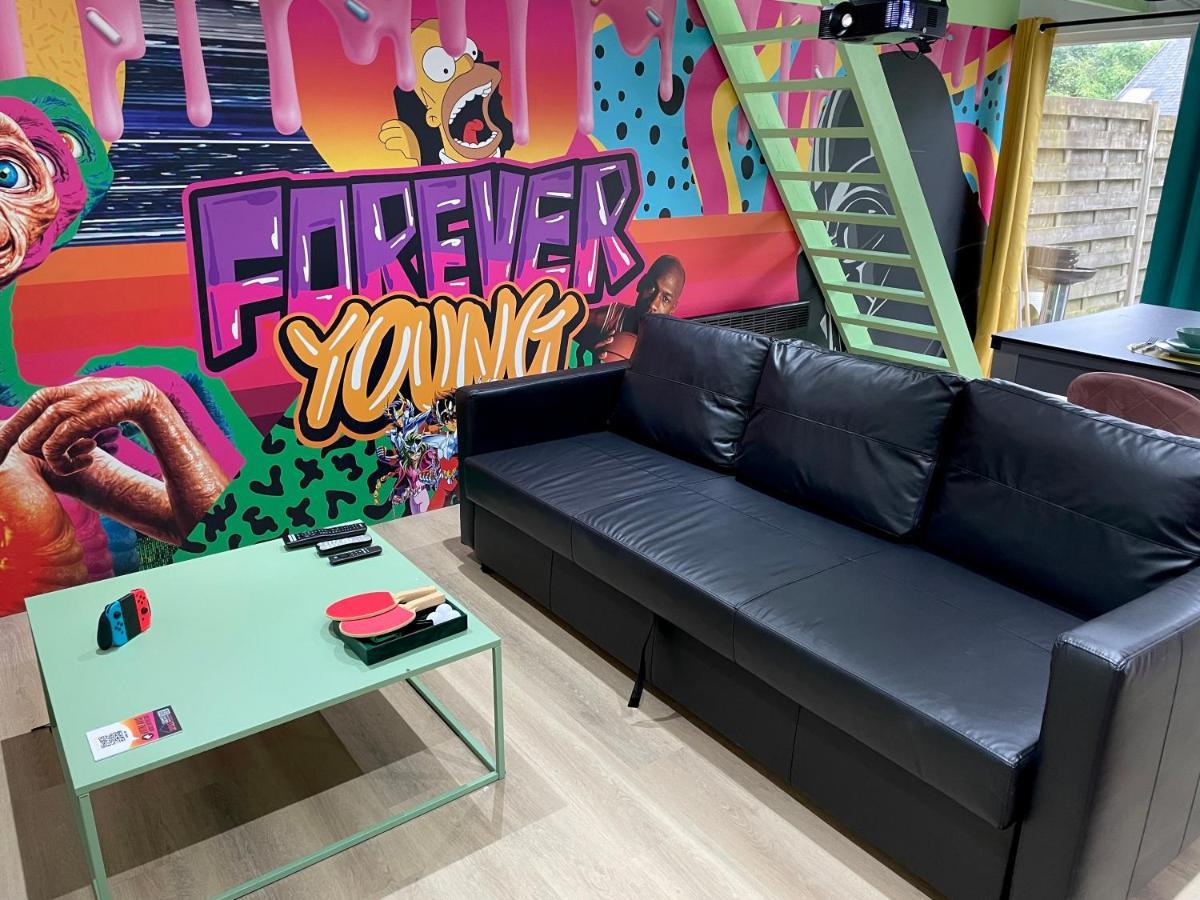 Capsule Forever Young: Entertainment Hub with Jacuzzi & Sauna Hastiere-par-dela Exterior photo