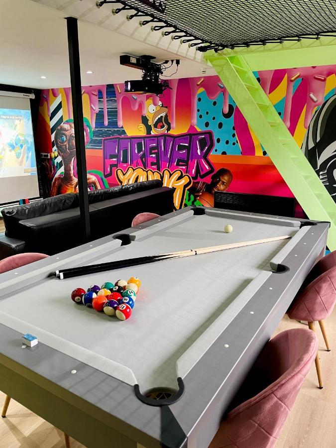 Capsule Forever Young: Entertainment Hub with Jacuzzi & Sauna Hastiere-par-dela Exterior photo